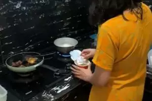 Awalnya kumuh tak layak huni, 9 transformasi rumah subsidi ini halaman depan serasa nongkrong di kafe