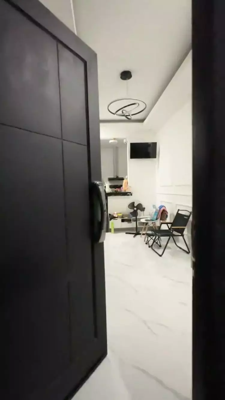 Awalnya kumuh tak layak huni, 9 transformasi rumah subsidi ini halaman depan serasa nongkrong di kafe