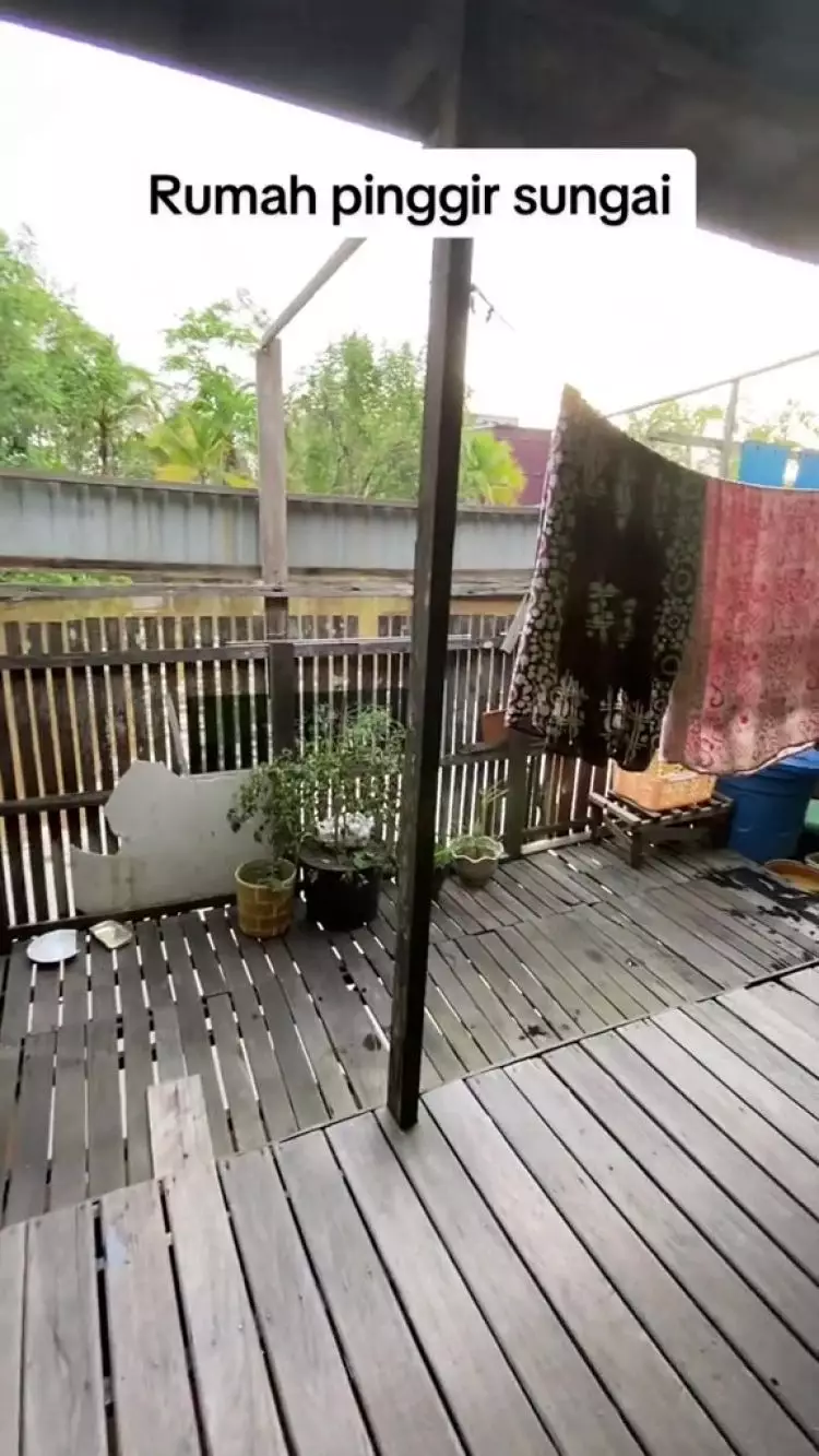 10 Potret rumah pinggir sungai ini minimalis, toiletnya bikin salfok