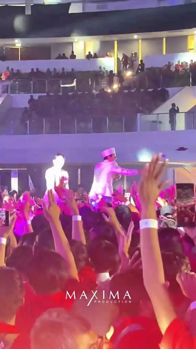 Rio Haryanto gelar syukuran nikah undang 4.500 karyawan, ini 9 momen pembalap nyawer tamu undangan