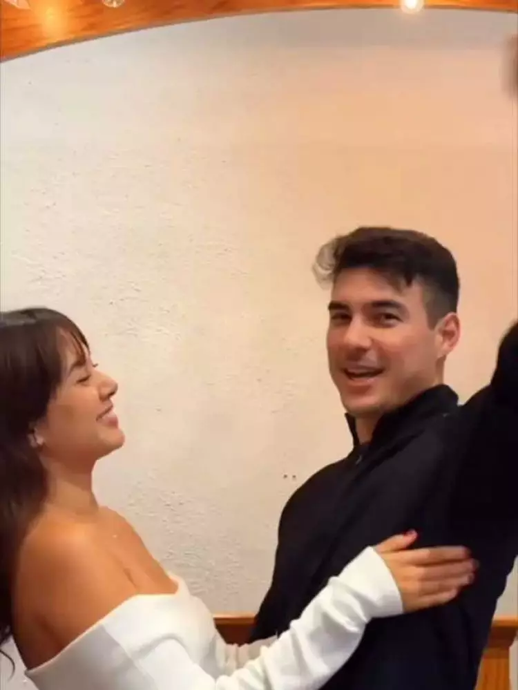 Tak ada perayaan mewah, begini momen pemberkatan Aurelie Moeremans dan Tyler Bigenho di California