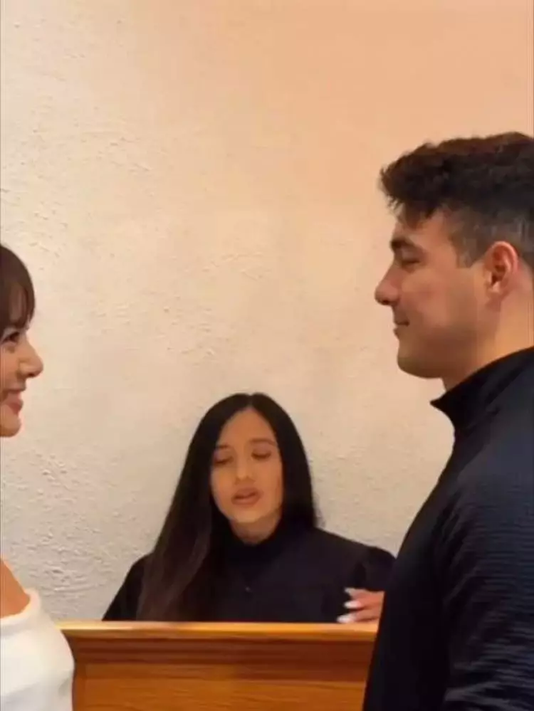 Tak ada perayaan mewah, begini momen pemberkatan Aurelie Moeremans dan Tyler Bigenho di California