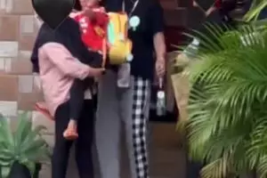 Dituding picu trauma anak, 9 momen kebersamaan Paula Verhoeven dengan putranya ini jadi sorotan