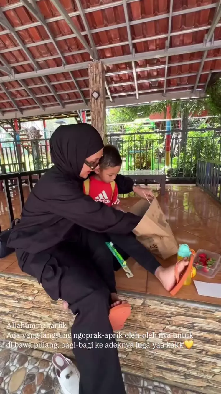 Dituding picu trauma anak, 9 momen kebersamaan Paula Verhoeven dengan putranya ini jadi sorotan