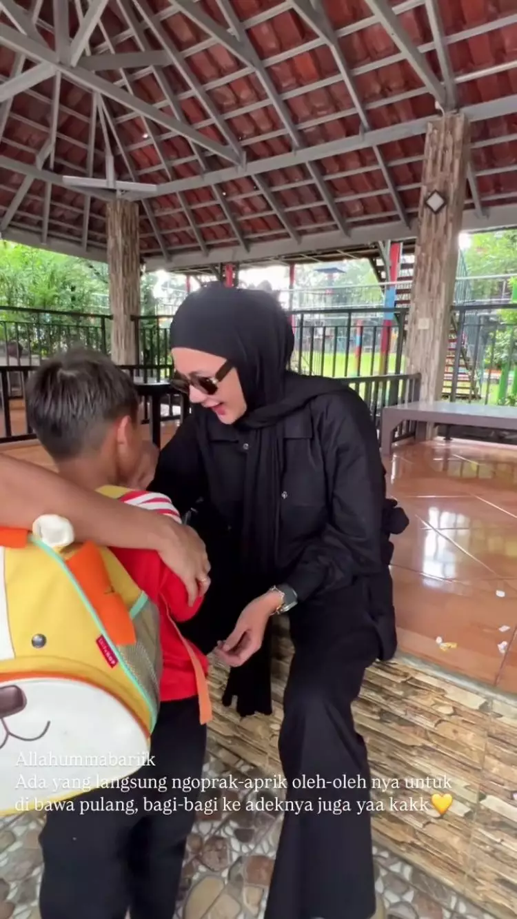 Dituding picu trauma anak, 9 momen kebersamaan Paula Verhoeven dengan putranya ini jadi sorotan