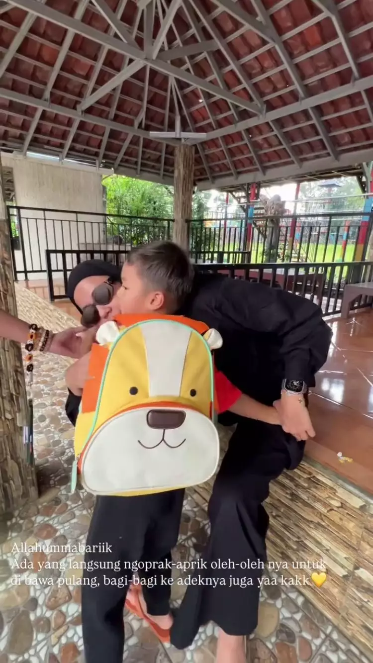 Dituding picu trauma anak, 9 momen kebersamaan Paula Verhoeven dengan putranya ini jadi sorotan