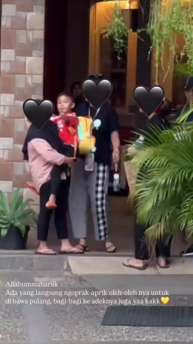 Dituding picu trauma anak, 9 momen kebersamaan Paula Verhoeven dengan putranya ini jadi sorotan