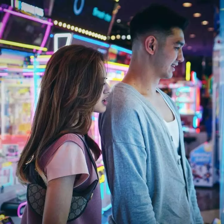 9 Potret Asila Maisa anak Ramzi foto bareng cowok yang diduga kekasih, mesra berpelukan