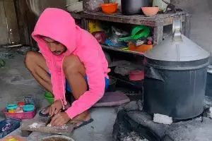 Isa Bajaj ogah dicap bangkrut karena jualan di warung dan pasar, ini 9 potretnya jadi pedagang