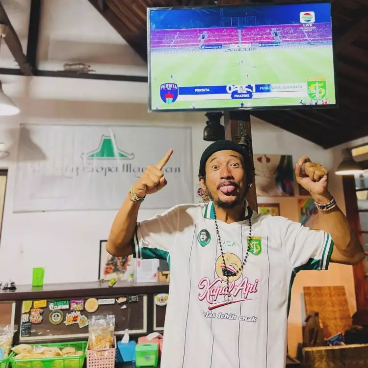 Isa Bajaj ogah dicap bangkrut karena jualan di warung dan pasar, ini 9 potretnya jadi pedagang