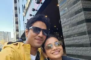 Tepis kabar pernikahan, 9 potret kemesraan Ratu Sofya dan Cornelio Sunny di Jepang malah tuai cibiran