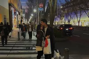 Tepis kabar pernikahan, 9 potret kemesraan Ratu Sofya dan Cornelio Sunny di Jepang malah tuai cibiran