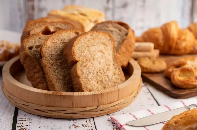 pola makan Tya Ariestya saat puasa berbagai sumber