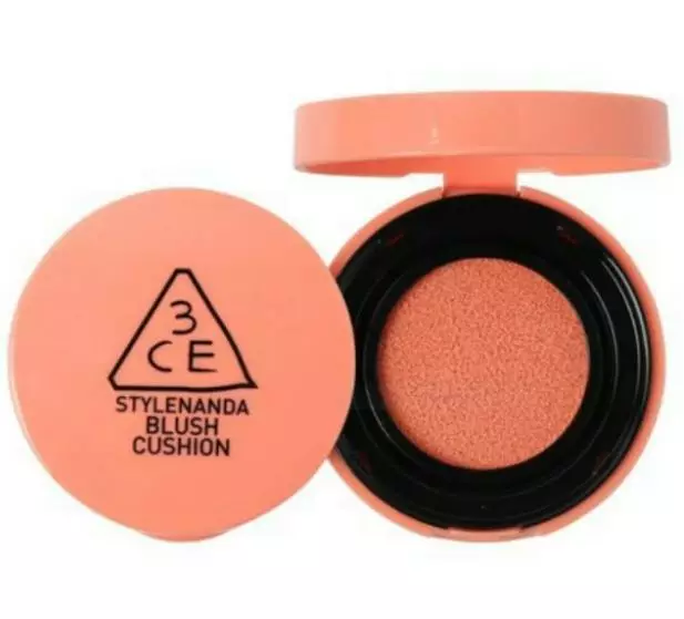 Tahap makeup rutin sehari-hari Celine Evangelista Berbagai sumber