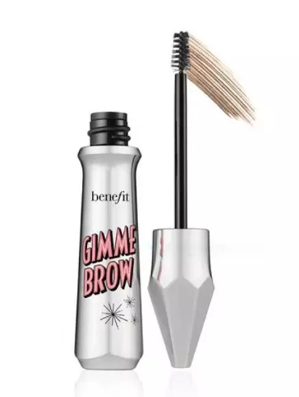 Tahap makeup rutin sehari-hari Celine Evangelista Berbagai sumber