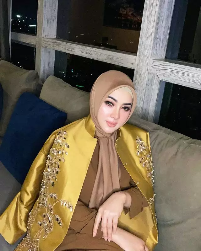 Perawatan kecantikan wajah Syahrini Instagram Perawatan kecantikan wajah Syahrini Instagram