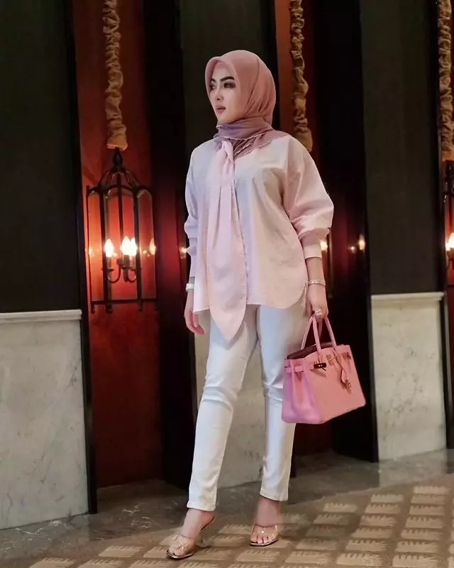 Perawatan kecantikan wajah Syahrini Instagram Perawatan kecantikan wajah Syahrini Instagram