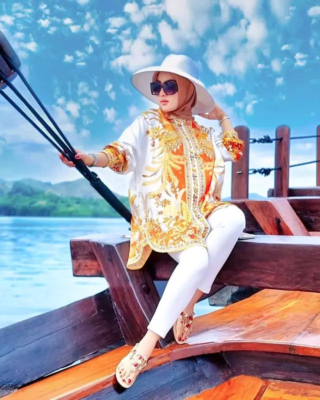 Perawatan kecantikan wajah Syahrini Instagram Perawatan kecantikan wajah Syahrini Instagram