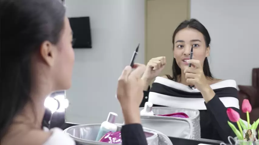 Tips makeup simpel ala Mawar De Jongh Berbagai sumber Tips makeup simpel ala Mawar De Jongh Berbagai sumber