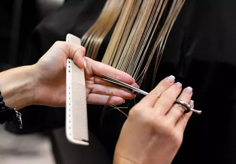 Cara merawat rambut berhijab agar tetap sehat freepik.com Cara merawat rambut berhijab agar tetap sehat freepik.com