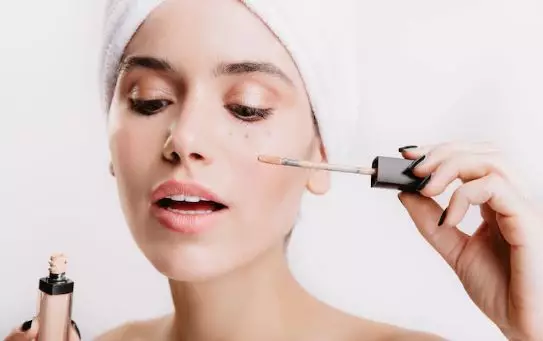 Tahap makeup simpel ala Nagita Slavina Berbagai sumber