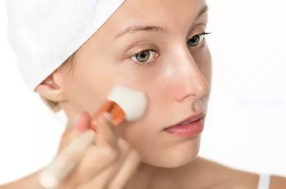 Tahap makeup simpel ala Nagita Slavina Berbagai sumber