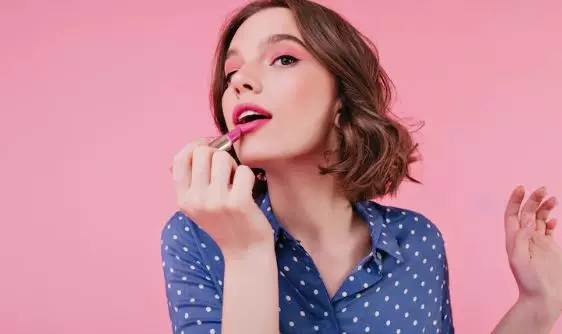 Tahap makeup simpel ala Nagita Slavina Berbagai sumber