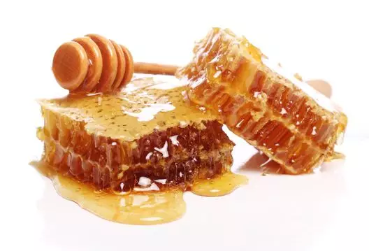 Cara mengatasi kulit wajah mengelupas pakai bahan alami freepik.com