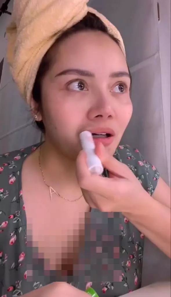 <img style= <img style=