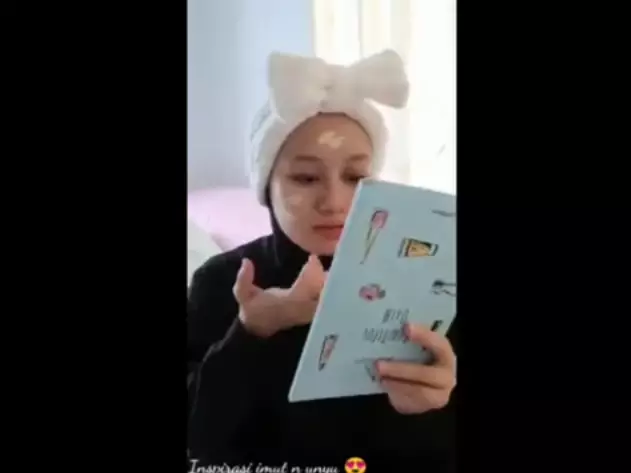 Tips makeup flawless ala Dinda Hauw saat Lebaran Berbagai sumber