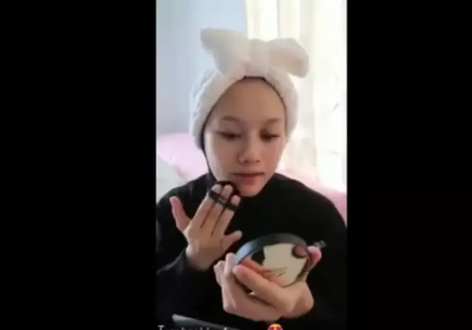 Tips makeup flawless ala Dinda Hauw saat Lebaran Berbagai sumber