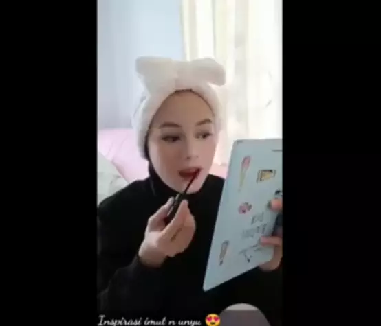 Tips makeup flawless ala Dinda Hauw saat Lebaran Berbagai sumber