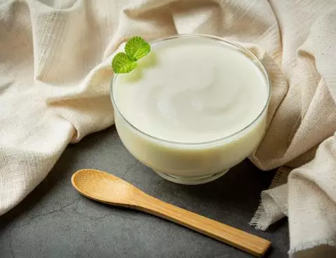 Cara mengatasi rambut kering pakai bahan alami freepik.com