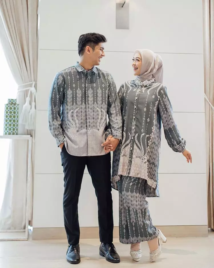 Inspirasi baju couple Lebaran ala 7 seleb Berbagai sumber