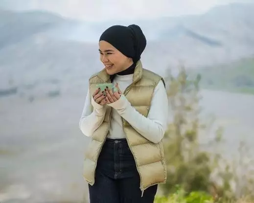 Inspirasi gaya hijab 7 seleb untuk Lebaran Berbagai sumber