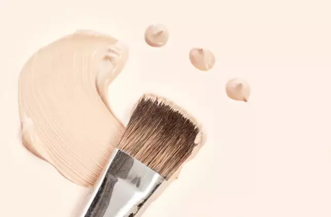 Tips makeup untuk Lebaran ala Amanda Rawles Berbagai sumber