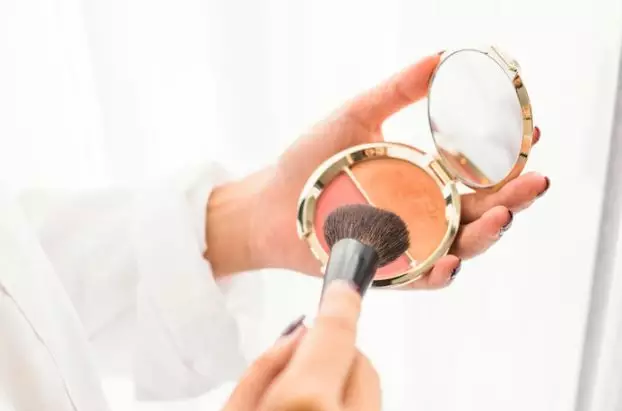 Tips makeup untuk Lebaran ala Amanda Rawles Berbagai sumber