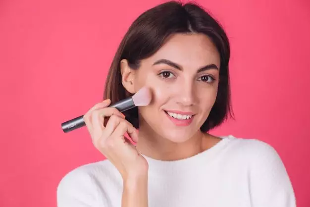 Tips makeup untuk Lebaran ala Amanda Rawles Berbagai sumber