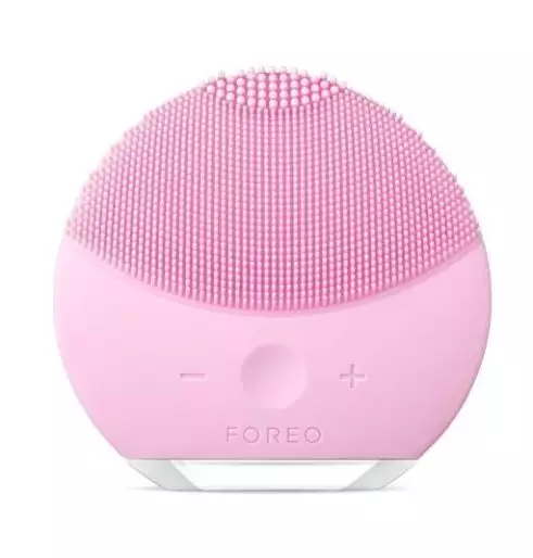 Tahap perawatan wajah Cinta Laura di malam hari Berbagai sumber