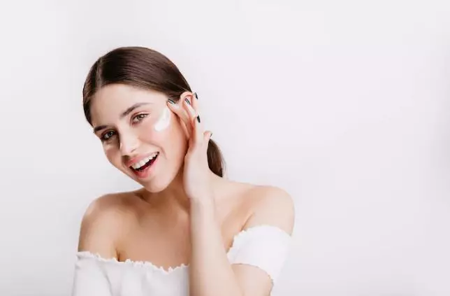 Urutan skincare untuk kulit kering freepik.com Urutan skincare untuk kulit kering freepik.com