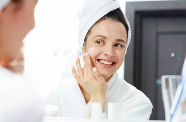 Urutan skincare untuk kulit kering freepik.com Urutan skincare untuk kulit kering freepik.com