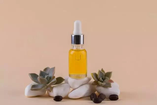 Cara meluruskan rambut keriting secara alami freepik.com