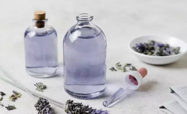 Cara menebalkan alis secara alami freepik.com