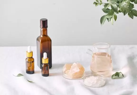 Cara menebalkan alis secara alami freepik.com