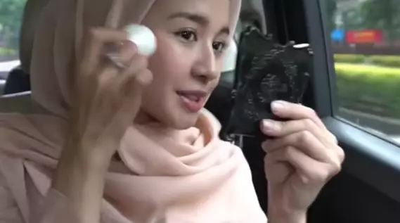 Daily makeup ala Laudya Chintya Bella Berbagai sumber Daily makeup ala Laudya Chintya Bella Berbagai sumber