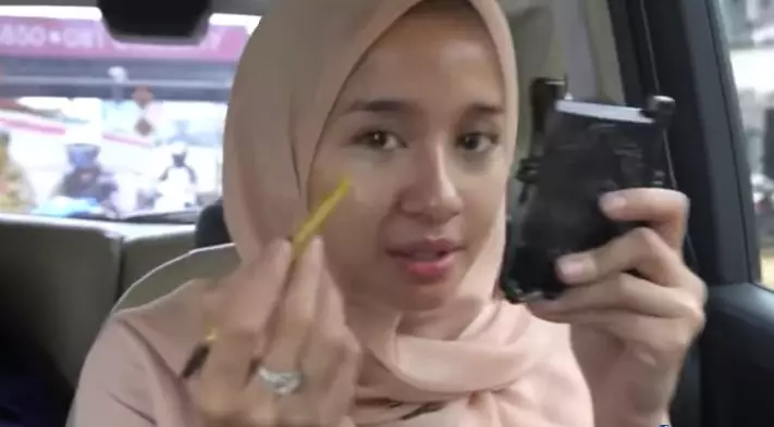 Daily makeup ala Laudya Chintya Bella Berbagai sumber Daily makeup ala Laudya Chintya Bella Berbagai sumber