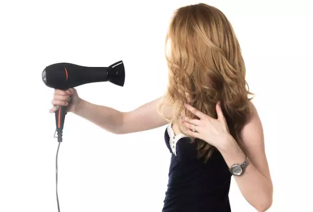 Perawatan untuk rambut diwarnai agar tetap sehat ala Tara Basro Berbagai sumber Perawatan untuk rambut diwarnai agar tetap sehat ala Tara Basro Berbagai sumber