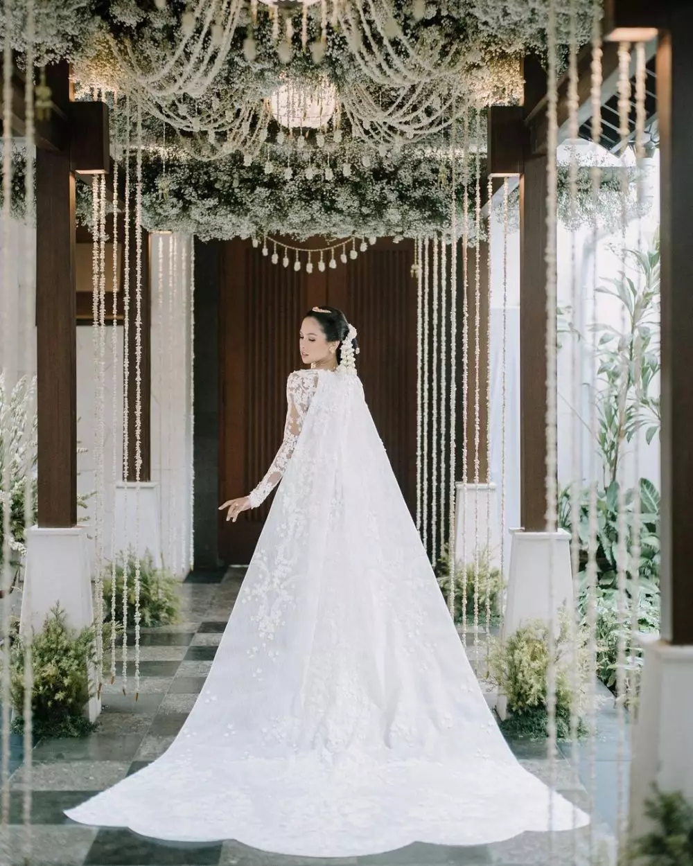 Momen Maudy Ayunda menikah pakai kebaya © Instagram