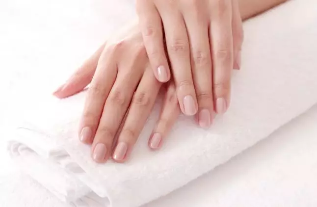 Cara merawat kuku tampak berkilau & sehat freepik.com Cara merawat kuku tampak berkilau & sehat freepik.com