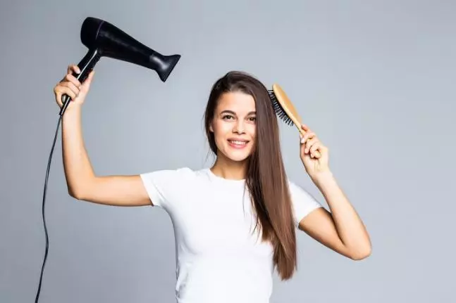 Perawatan rambut berhijab ala Citra Kirana Berbagai sumber